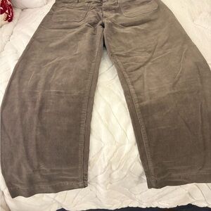 Woman’s Quince Brown Corduroy Pants 24” in seem